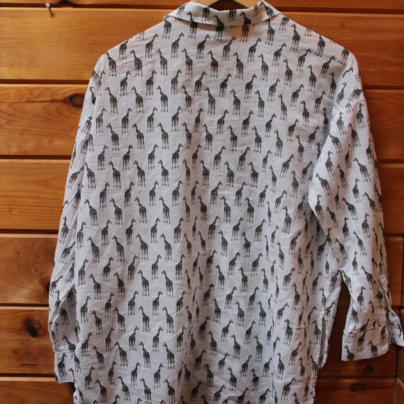 Women's H&M Giraffe Button Up Shirt - Picture 3 of 3